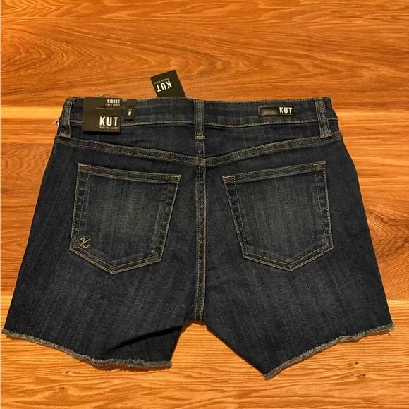 Kut from the Kloth Gidget Fray Shorts - Picture 2 of 7